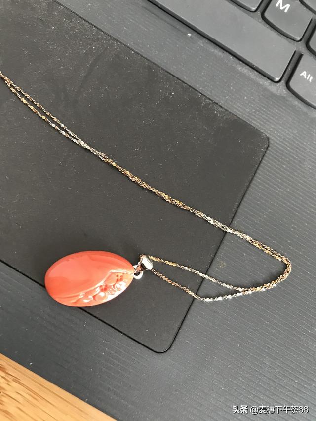 红宝石吊坠图片,黄金镶红宝石的吊坠配什么链子？