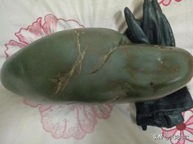 和田青玉一般多少钱啊,青玉有价值吗，和田青玉的特点有哪些？