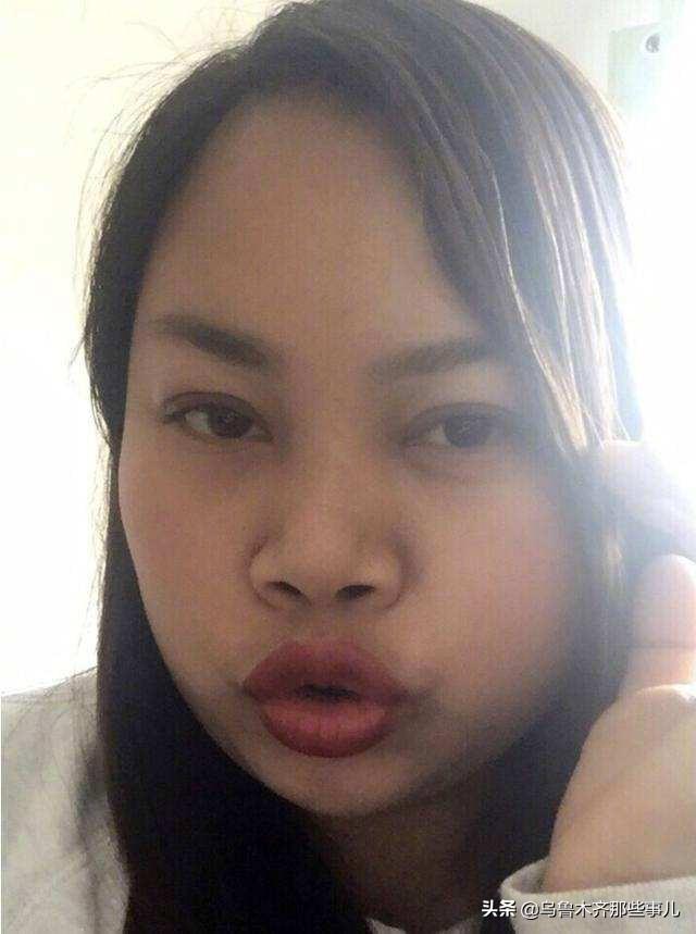 现实版狗拿耗子:我一同学长得丑却天天晒自拍在朋友圈，我该提醒她吗？