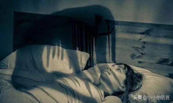 鬼和你睡的表现，发生“鬼压床”的时候不挣扎会有危险吗