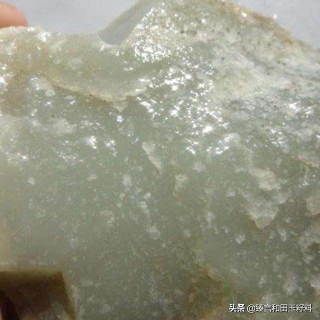 和田玉的天然特征,和田玉籽料要具备哪些特点？