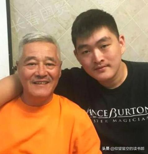 房祖名女友:为什么张默跟房祖名长的那么像？