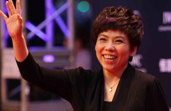 退役后的女乒初代大魔王邓亚萍去哪儿了现状如何呢