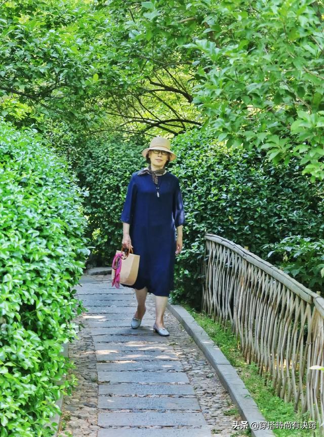 70老太40容貌(70多岁的女人是如何打扮的？