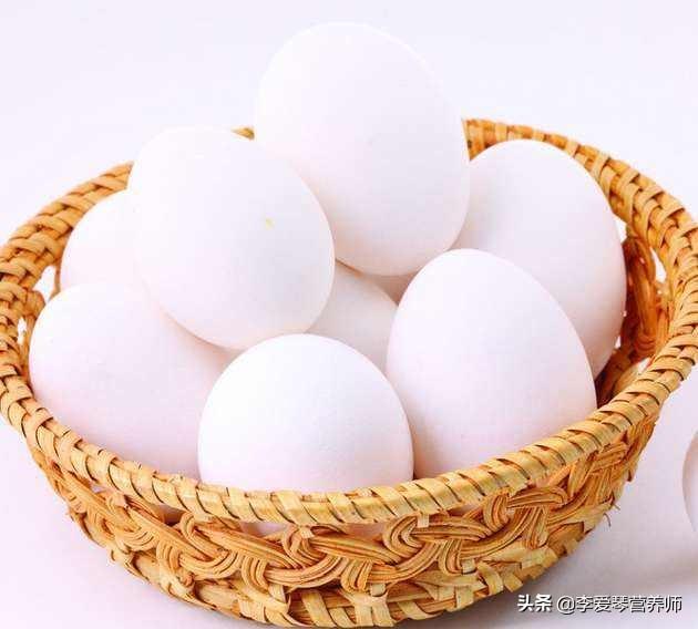 白皮鸡蛋和红皮鸡蛋的区别，鸡蛋为什么有红皮的和白皮的，哪种营养价值高呢？