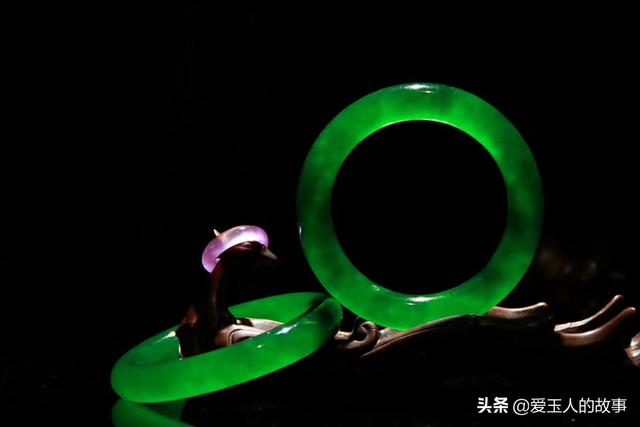 怎么判断翡翠已经戴活了,翡翠玉镯有裂缝戴久了会自动愈合吗？