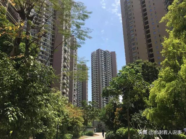 何君尧撑国安立法:如何看待香港天价楼市，年轻人“上无片瓦遮身，下无立锥之地”？