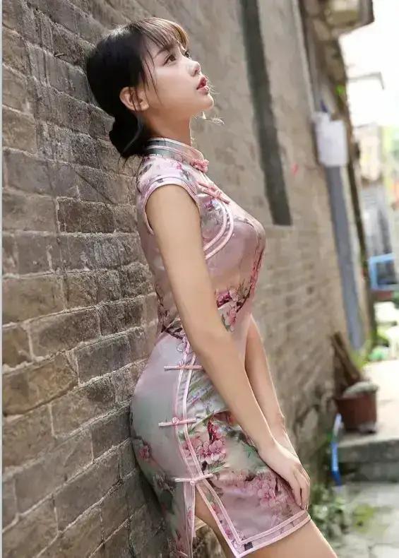 人家半掩门:住我对门的女生天天都半开着门，想去提醒怕她误会，我该怎么办？