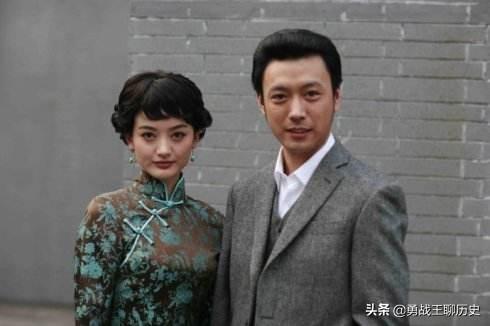 《潜伏》里，谢若琳去余则成家吃饭，看见饺子，说了句“该死的鬼子”，暗示了什么？