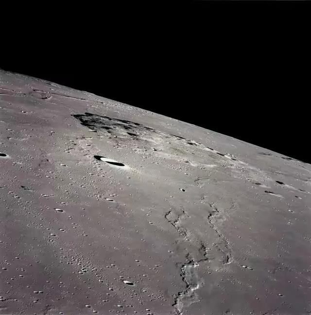 美国登月造假:NASA翻车嫦娥五号带回月壤竟是彩色！为何阿波罗月岩是灰色的