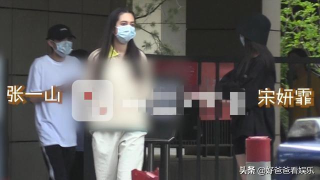 文章否认恋情:当明星恋情被曝光，男女双方谁先承认更好