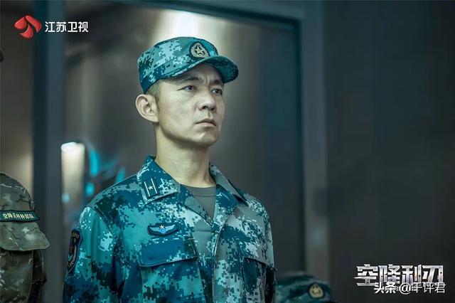 空降利刃剧情介绍:电视剧《空降利刃》和《飞行少年》哪个好看？