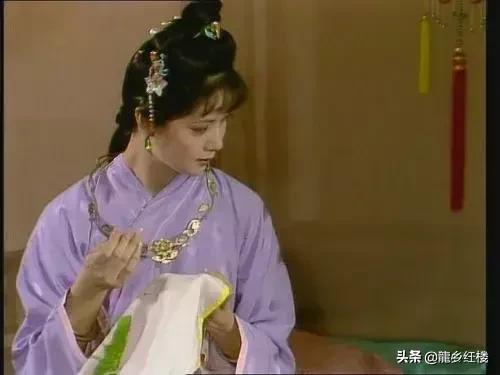 赵本山和章子怡睡照片:假如宝玉不是真睡，他突然起来，把宝钗按倒床上，宝钗会怎样