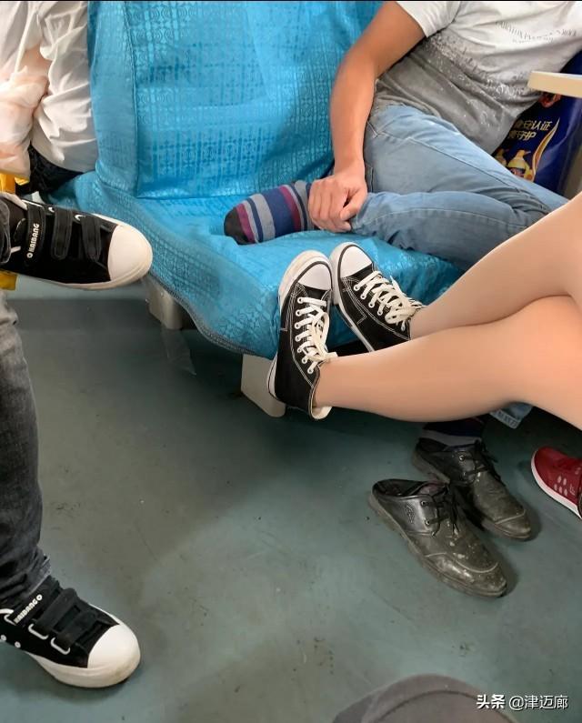 kingboo绑带凉鞋:绑带凉鞋怎么绑不容易掉 夏天的优雅是属于一字带凉鞋吗？如何搭配一字带凉鞋？