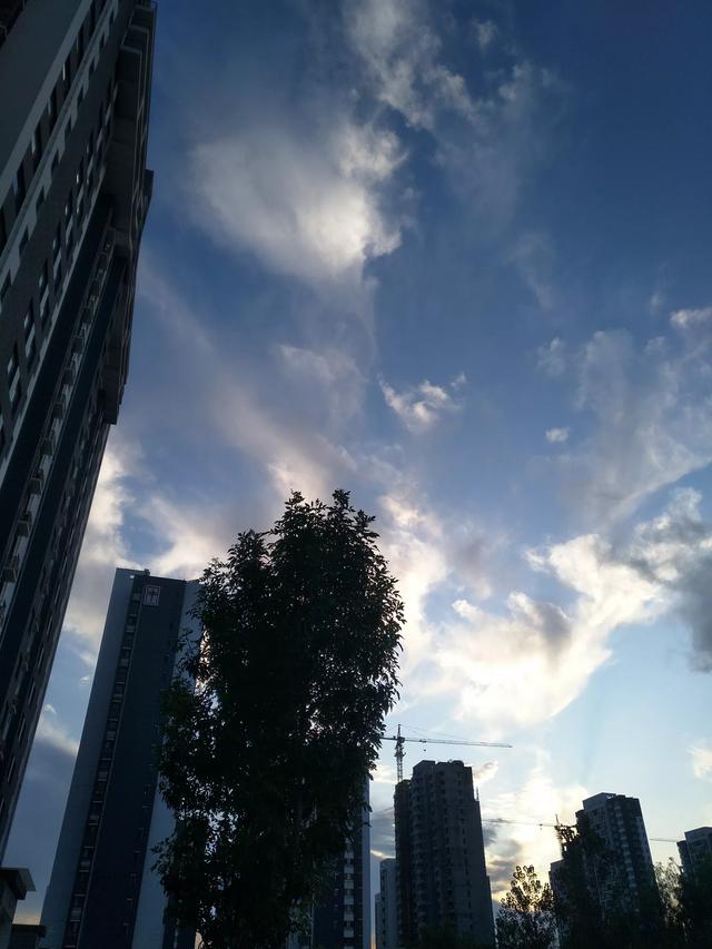 半夜跑外卖的灵异事件:你有没有经历过白天上班，晚上下班送外卖的生活？