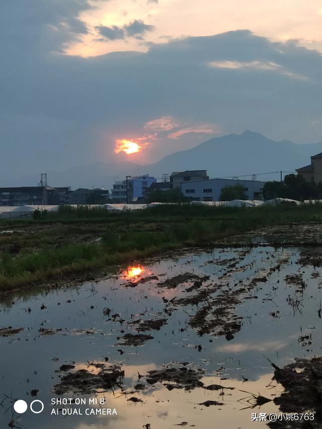 我很享受男朋友对我好,不是很爱,因为他有很多问题真的不适合我,但是不想失去他,怎么办？