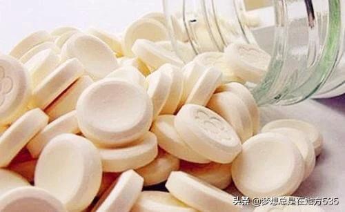 宝宝缺钙的症状:睡觉少的宝宝缺钙吗？为什么？ 宝宝缺钙的症状怎么补