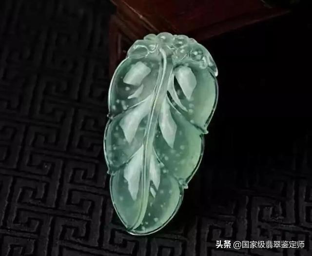 飘黄翡的翡翠是什么料,顶级缅甸玉石晴水料是什么样子的？