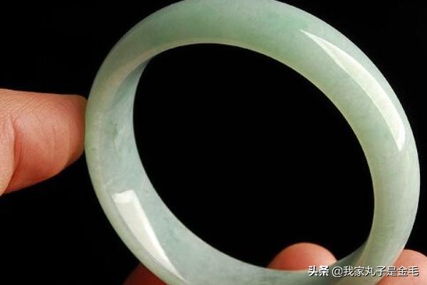 翡翠糯种,翡翠糯种和豆种怎么区分？各有何特点？