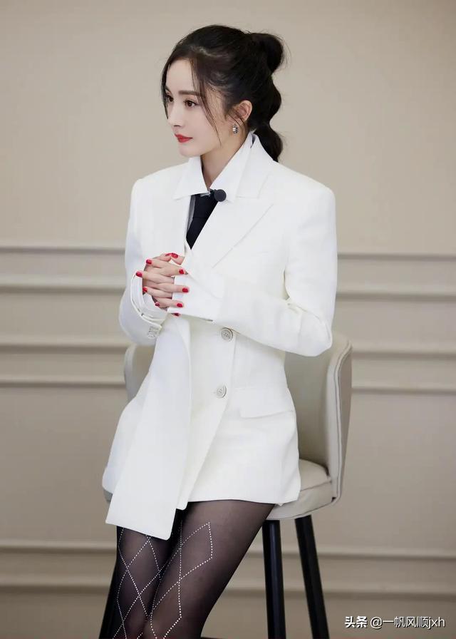 杨幂送陈伟霆面具:杨颖、杨幂、杨紫，你更喜欢谁的演技？