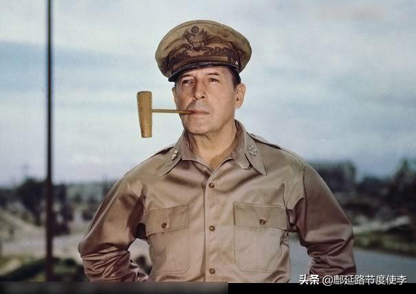 美国五星上将麦克阿瑟是怎样被解职的？为什么？插图98