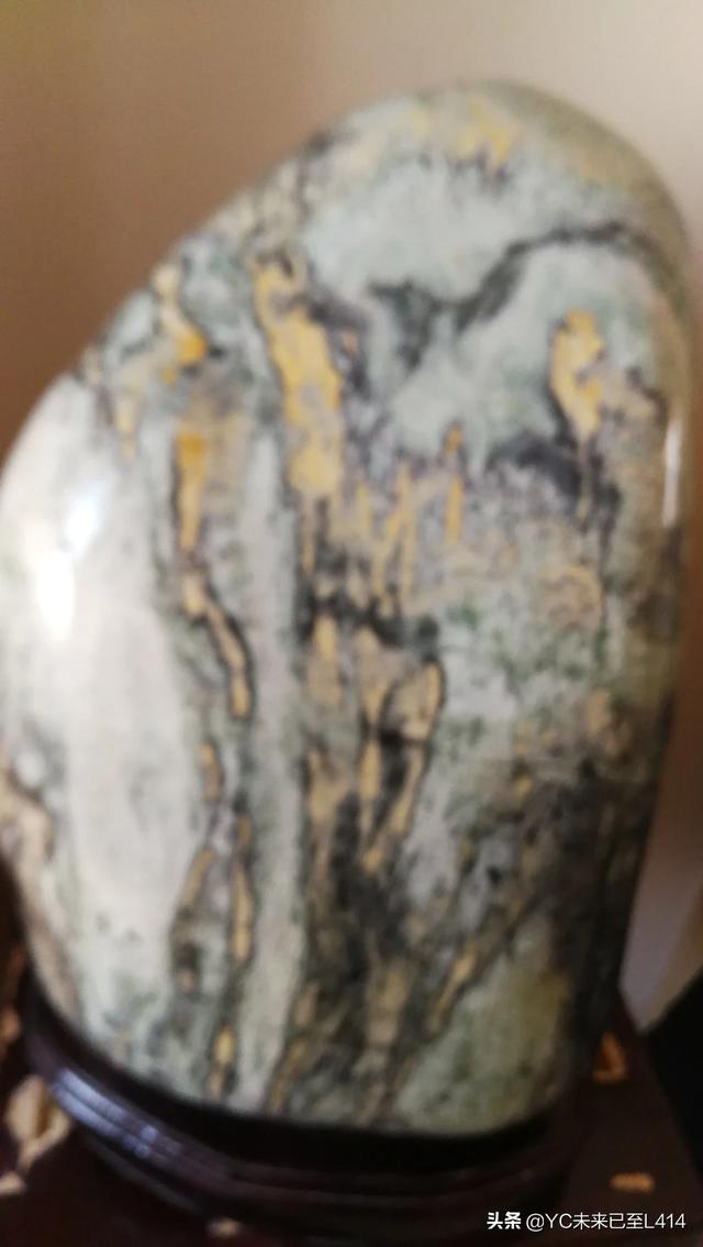 赏玩奇石,应做到不以石之大小论英雄,尊重自然,兼收并蓄,方是明智之举,您赞同吗？