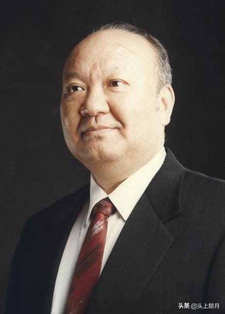 中国男高音歌唱家:我国著名的男高音歌唱家，演唱风格各有千秋，你最喜欢谁呢？
