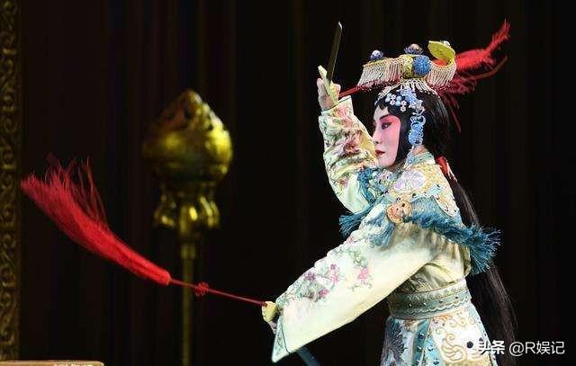 张保仔:张火丁为何会有“梨园第一人”之称？