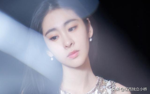 华晨宇八卦:华晨宇勇认“私生子”，为什么是一场顶级舆论操纵公关战