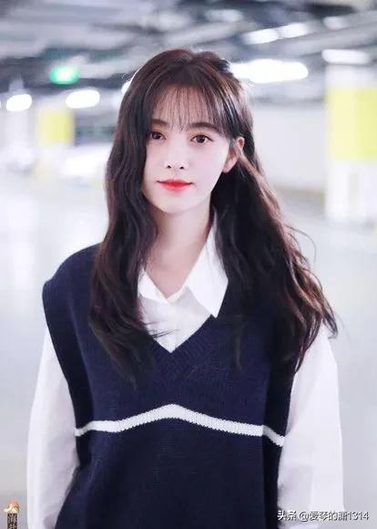 鞠婧祎素颜:为啥称呼鞠婧祎“四千年美女”，你觉得她漂亮吗？你喜欢她什么？