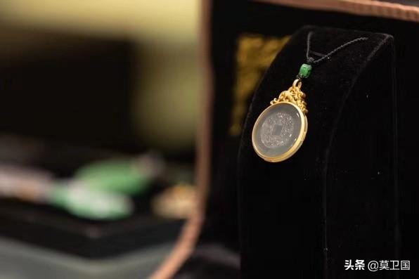 玉吊坠怎么清洗和保养方法,翡翠吊坠能用洗洁精清洗吗？