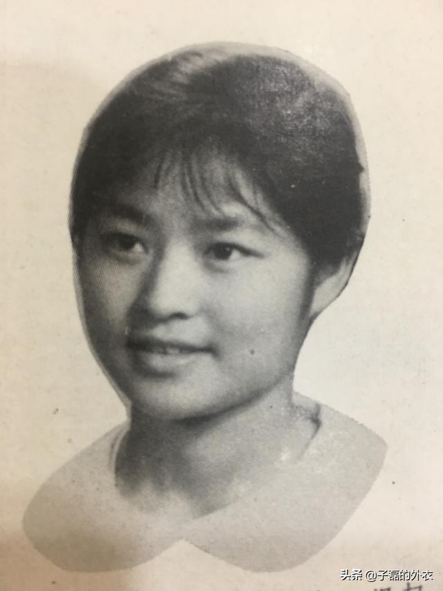 中国当代诗人你最喜欢谁？他有什么特质吸引着你？