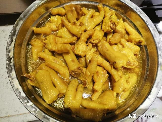广东盐焗鸡怎么做好吃，在广东江门的时候吃过的盐焗鸡很香，有广东的朋友会做吗