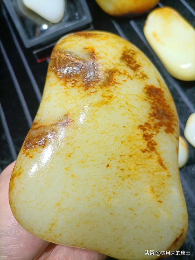 本人私下收购和田玉原石,在乌鲁木齐市哪有收购玉石价格高的地方？