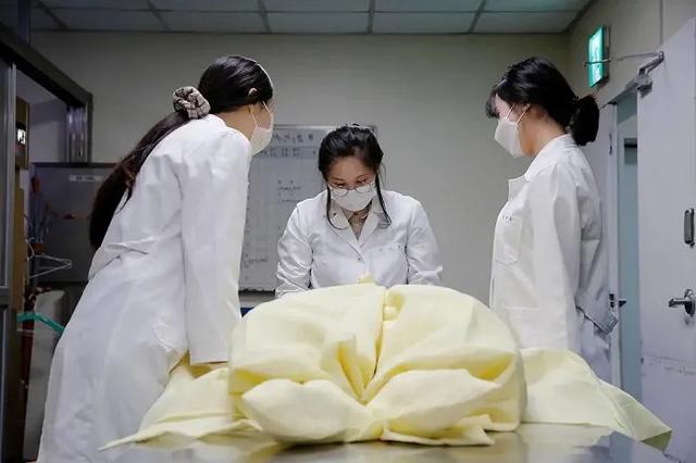 入殡仪馆的灵异事件:云南一小伙为敲诈钱财，竟到殡仪馆偷骨灰盒，你怎么看？