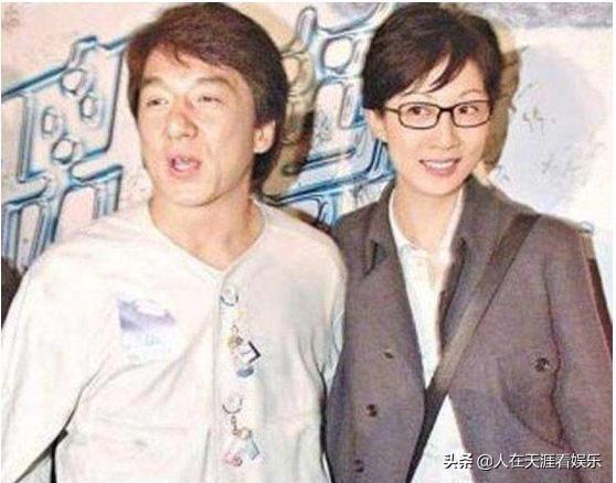 林凤娇谈成龙女儿:同样是弃养孩子，网友对郑爽和成龙的态度为什么不同？