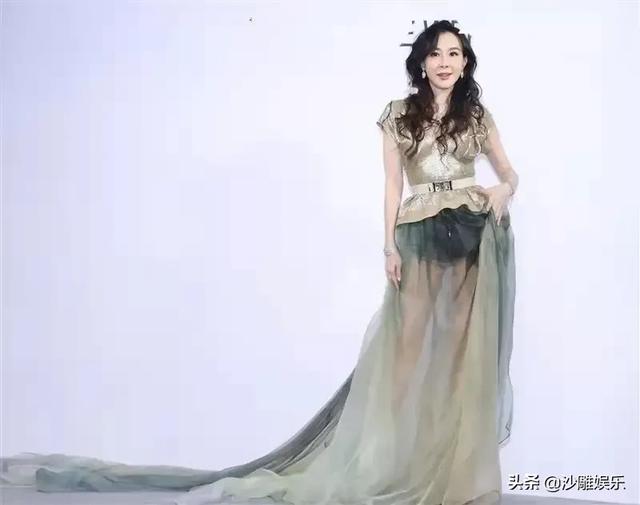 李冰冰老公是谁:52岁萧蔷风韵犹存，喜欢金主的她，为何包养90后男孩？