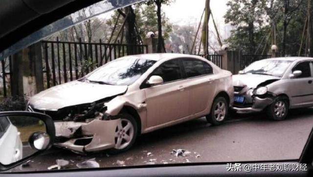 李宇春车祸死亡照片:丈夫故意不告知危险路段，出轨妻子被车撞死，涉嫌故意杀人吗？