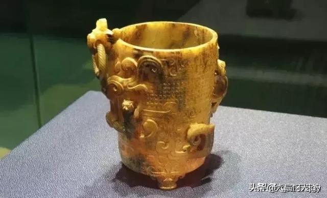 手电筒翡翠鉴别最直接方法,怎么用强光手电看翡翠原石的种水？