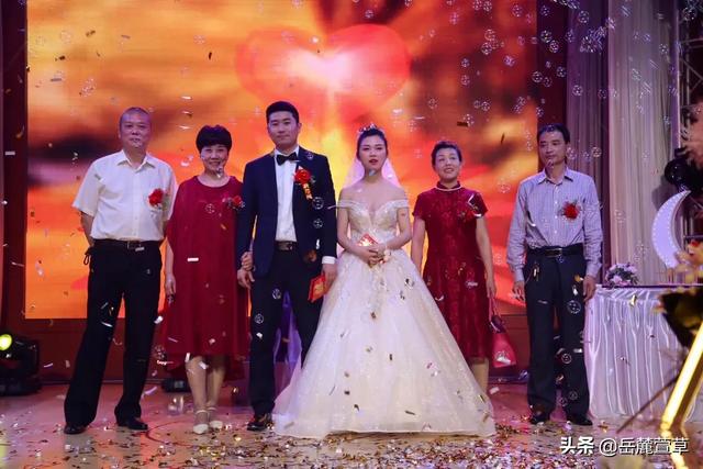 周弋楠婚礼现场:婚礼现场我岳父母要参加，可我家风俗是他们不能参加，要答应吗？