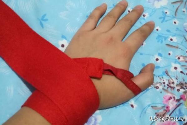 拳击绑带怎么绑,散打搏击绷带最简单绑法？