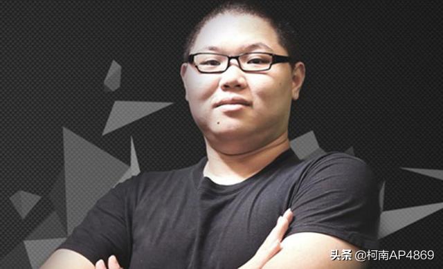 PDD晒天价新主机,V8跑车造型伴有活塞散热,水友：“顶我3年工资”,你有何看法？