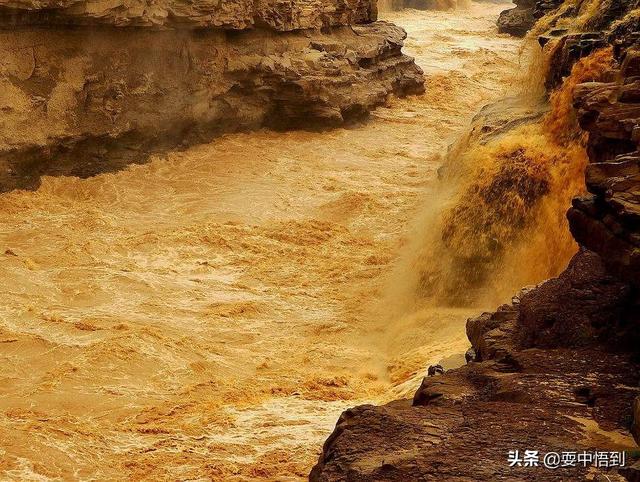 头条问答 - 都说,大河向东流,其实大河是自高向低流,到底哪句话对呢?
