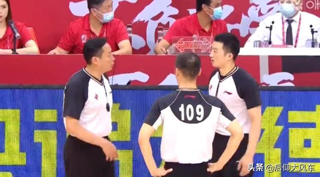 陈杰毅:威姆斯在回防时，直接将对手袁堂文的球鞋扔出场外，你怎么看？