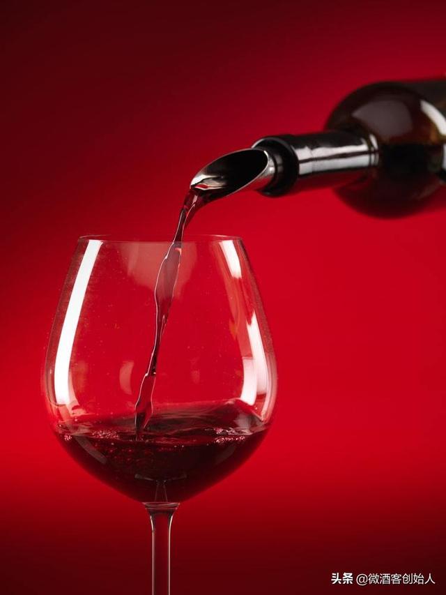 斜口红酒杯怎么喝，红酒怎么喝才有仪式感呢？
