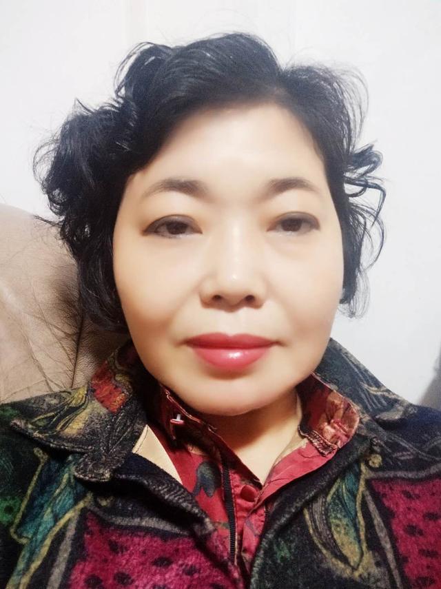 50岁女人圆脸,留长头发还是剪短发,哪个好看?-生活百科