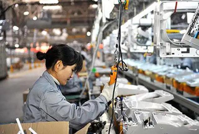 中国制造业连续11年位居世界第一，“中国制造”逆袭全球第二，美国掉出前三，第一是哪个国家