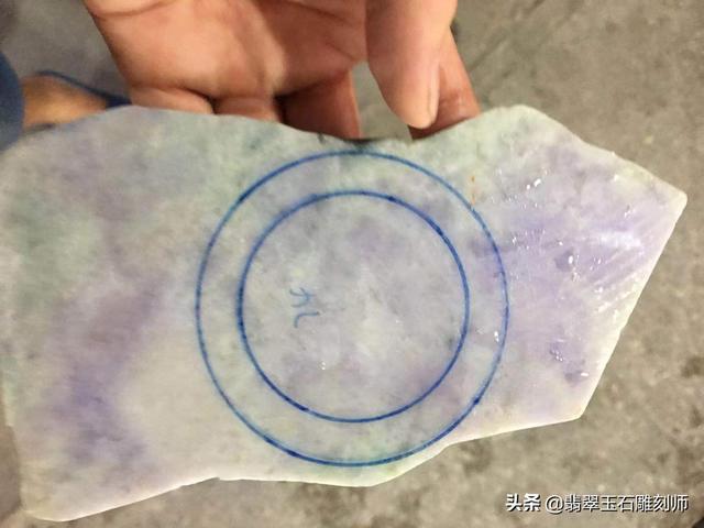 精品玉镯价格及图片大全,想买个玉镯，预算1W左右，推荐啥品牌呢？