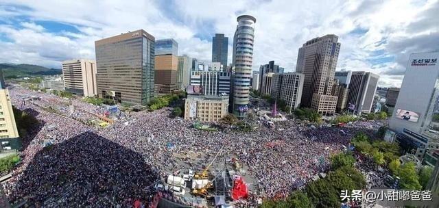 尹锡悦派人粗暴搜查曹国私宅,引发首尔200多万人抗议,尹锡悦会因此下台吗？