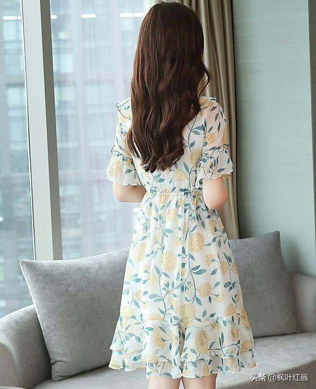 海青发型:中年女子穿什么裙子最好看